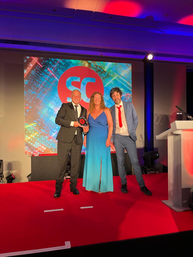Christophe Strauven empfängt Award auf dem Event